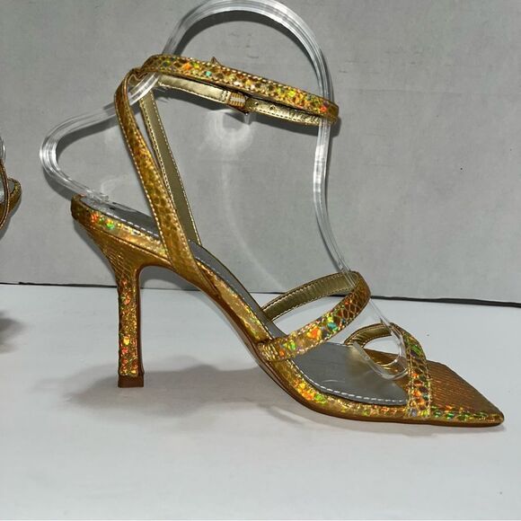 Marc Fisher / Deric Sandal - Picture 2 of 7